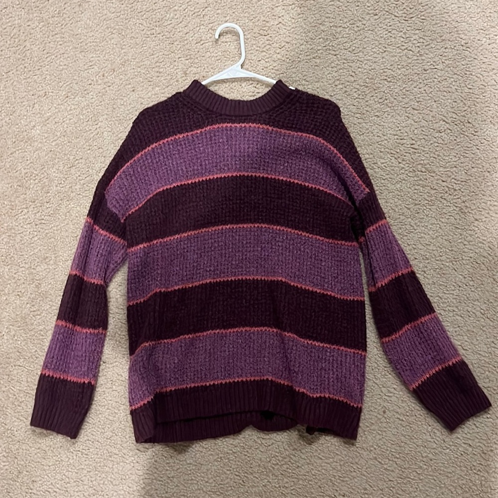 Gently warn baggy American Eagle sweater in a size XS